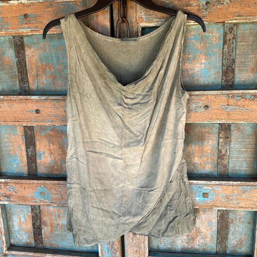 Boutique scoop neck tank top